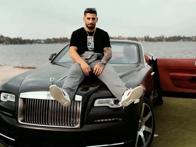 El coche que sumará a su colección Ilia Topuria tras el KO a Holloway