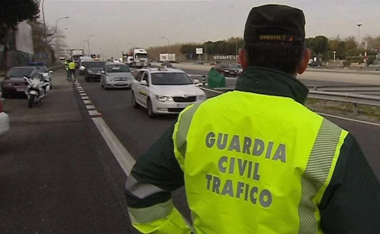 Quiero ir a un hospital: la Guardia Civil de Tráfico te dice qué pasa si pronuncias esta frase al dar positivo en un control
