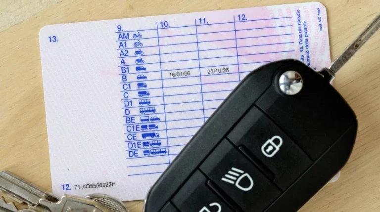 La DGT quiere que sacarse el carnet de conducir sea pan comido: Y lanza su examen ‘Lectura fácil’