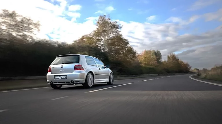El mítico Volkswagen Golf R32 ya tiene un escape a la medida de su VR6