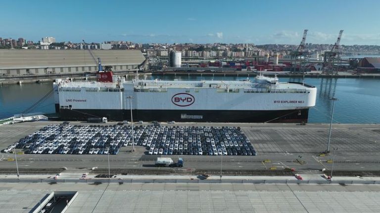 China se pone dura y denuncia los aranceles de Europa al coche eléctrico ante la OMC