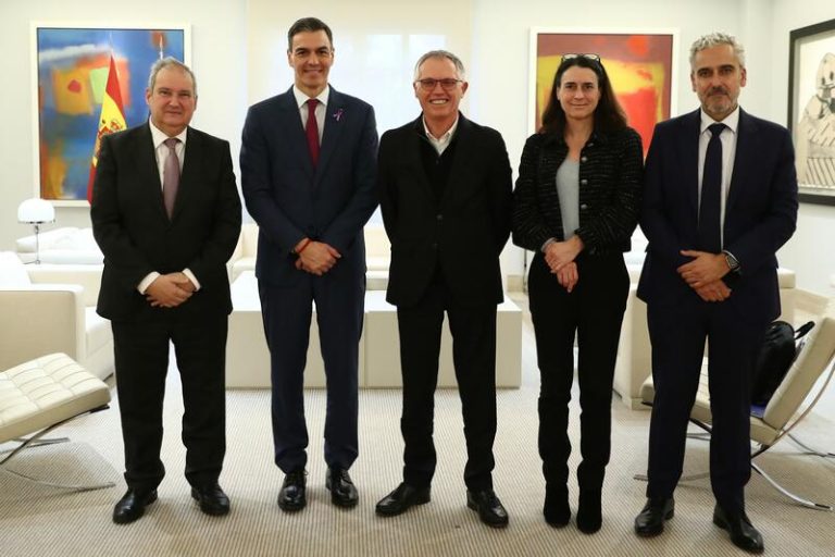 Sánchez y Tavares se reúnen para tratar el futuro del vehículo eléctrico