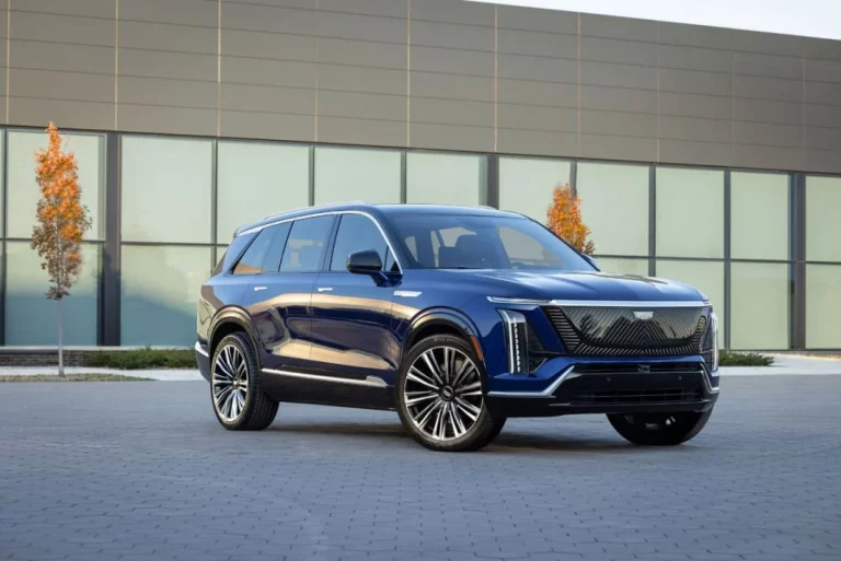 Cadillac Vistiq a revisión por un problemas en los asientos de tercera fila que pueden atrapar a niños