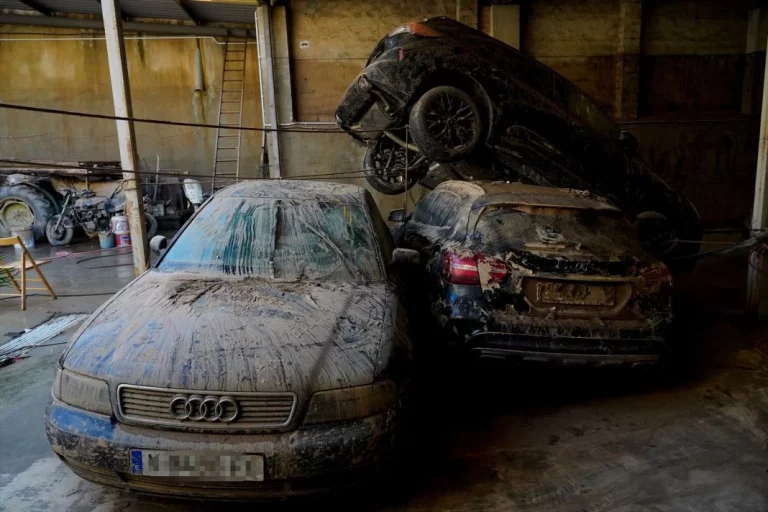 DANA: los consejos que los talleres dan si tu coche ha sido afectado