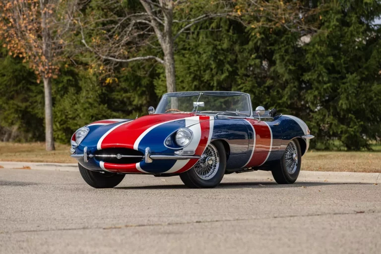 Ya puedes pujar por el Jaguar E-Type de Austin Powers
