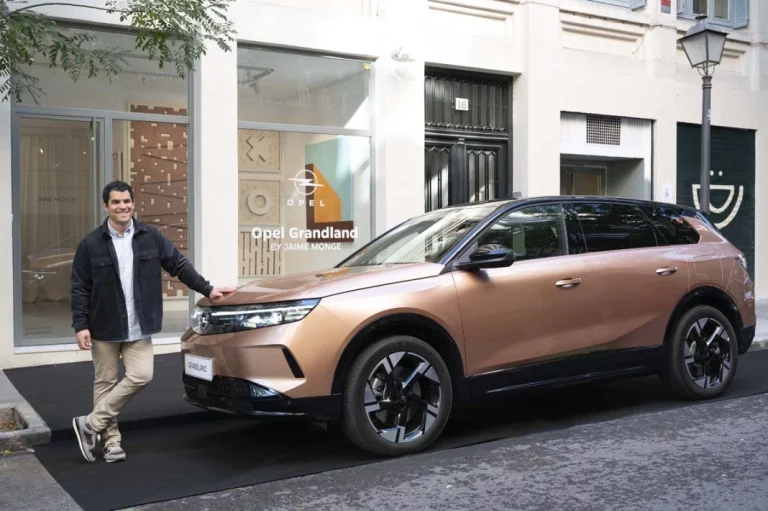 El coche que conduce Jaime Monge, cuyas obras ya cuelgan en casa de Rafa Nadal o Dani Carvajal
