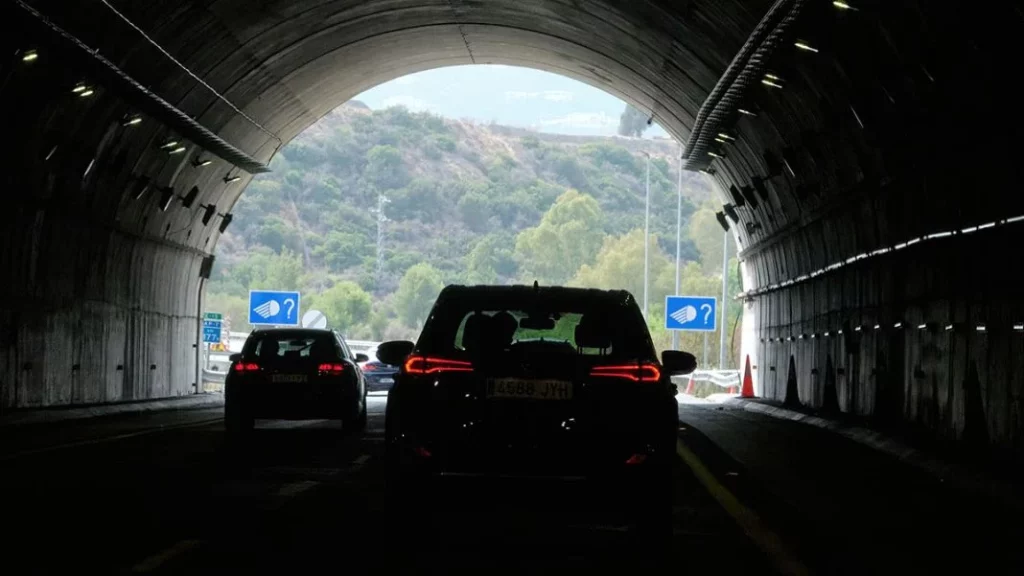 detener tunel coche Motor16