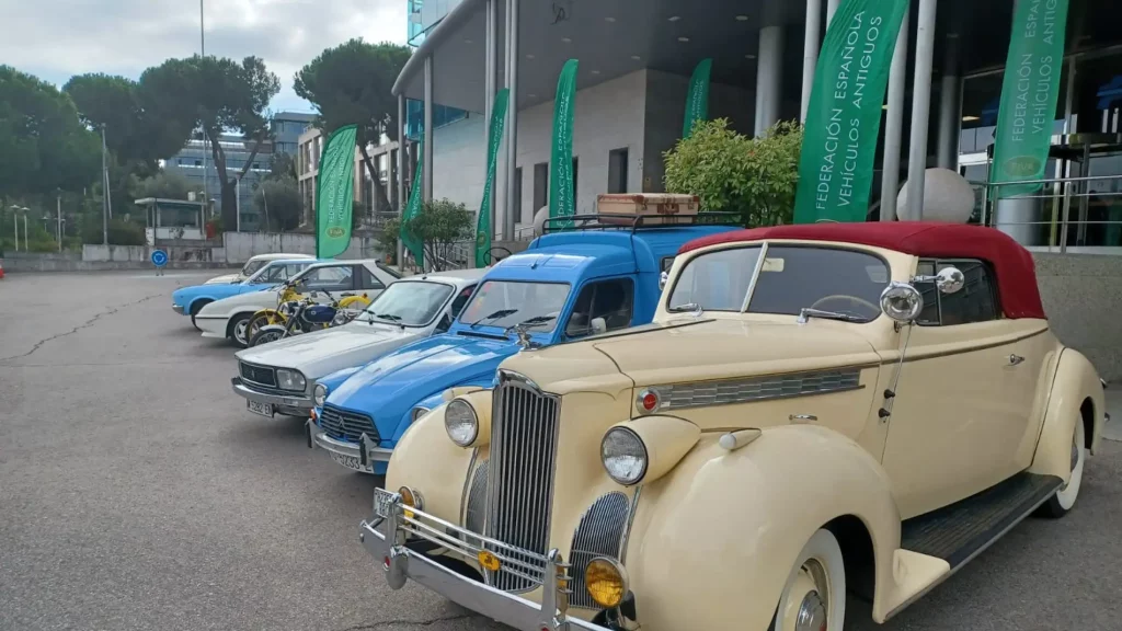 Si tu coche está en esta lista, ya no tendrás que pasar nunca más la ITV 8 Motor16 exposicion vehiculos historicos sede direccion general trafico 98 Motor16