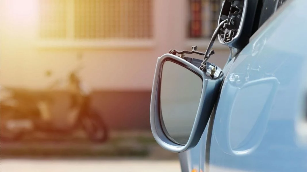 famoso-timo-retrovisor-alerta-red-social El famoso ‘timo del retrovisor’ del que te alertan en redes sociales.