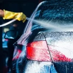 Quitar la resina de pino del coche sin dañar el barniz: el método seguro que evita un repintado de 600 euros