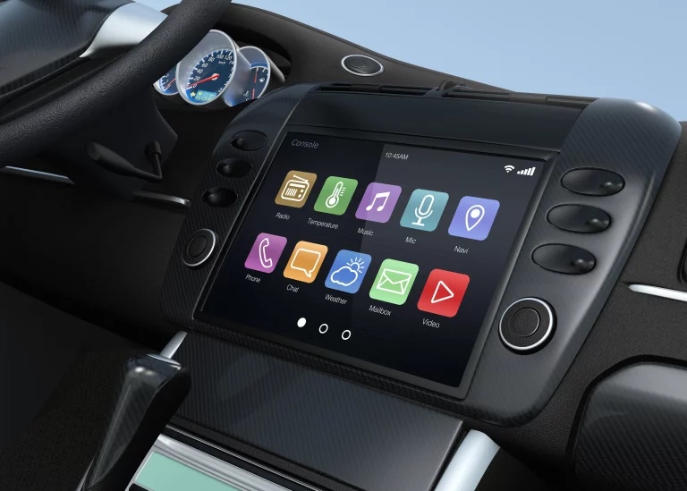 Los 7 pasos a seguir para instalar una pantalla con Android Auto o Apple CarPlay en tu coche
