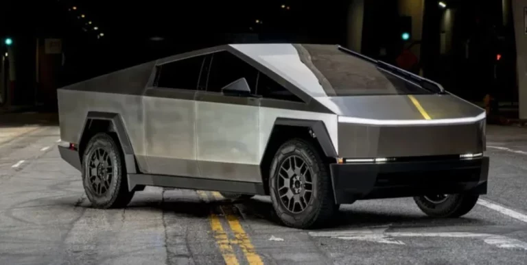 Festeja Elon Musk : Tesla Cybertruck humilla a Lamborghini en carrera callejera