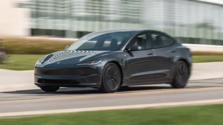Mucho ojo si circulas con tu Tesla por esta ciudad española: te lo van a destrozar seguro