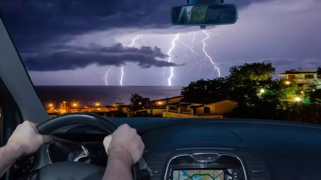 tormenta electrica coche Motor16