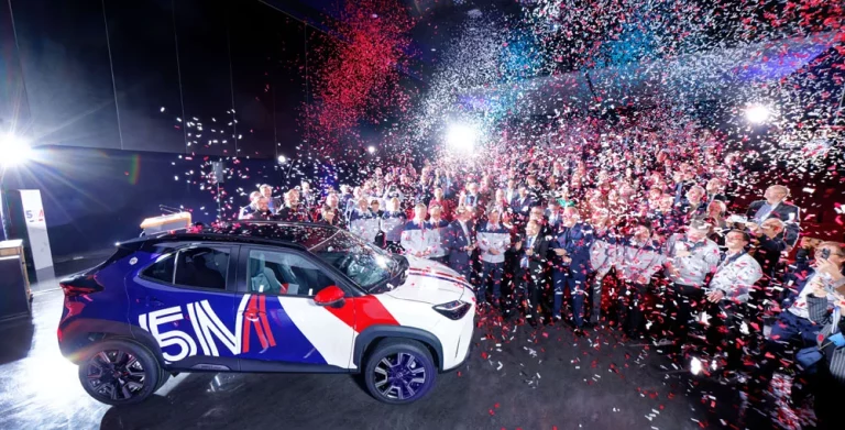El original Yaris Cross que es el coche 5 millones fabricado por Toyota en Francia