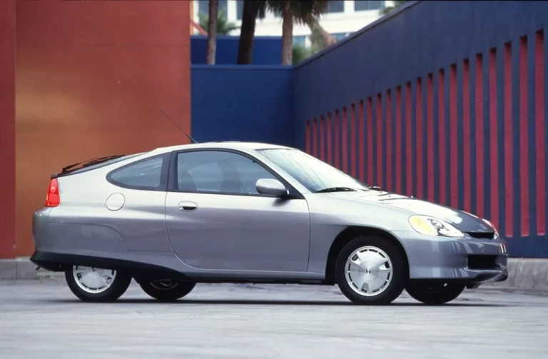 El Insight, el primer híbrido de Honda, está de cumpleaños
