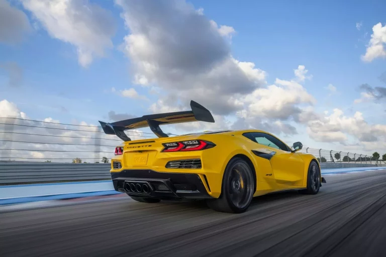 El Corvette ZR1 muestra sus cifras: Tan potente y rápido como coches de un millón