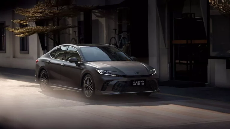 Toyota Camry Glorious Edition: Una edición especial inspirada en tiempos mejores
