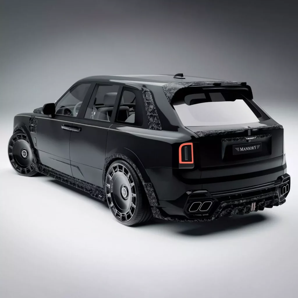 Cuando Mansory va más allá de la personalización y se preocupa por la integridad de sus clientes 1 Motor16 2024 Rolls-Royce Cullinan. Mansory. Imagen trasera.