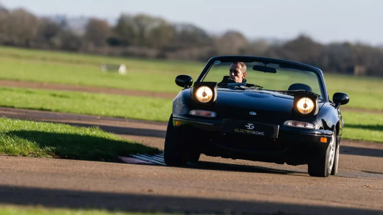 El clásico Mazda MX-5 se pone las pilas gracias a Electrogenic