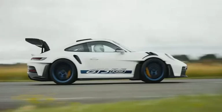El Porsche 911 GT3 RS se devora el trazado de Dunsfold, el circuito de Top Gear
