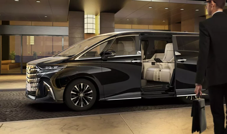 El Toyota Alphard estrena mecánica PHEV y un interior al más puro estilo Lexus LM