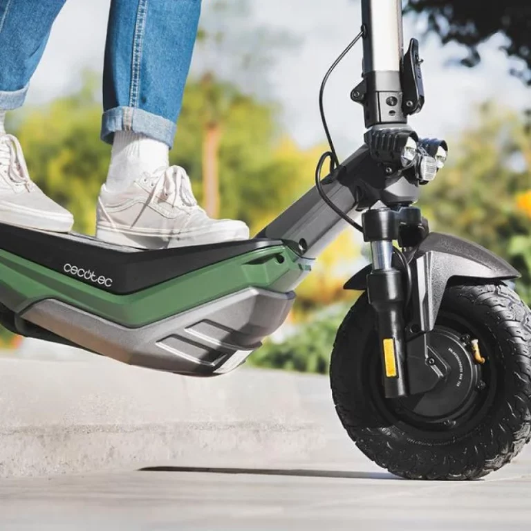 El seguro del patinete eléctrico ya es obligatorio: qué cubre, cuánto cuesta y qué pasa si circulas sin póliza