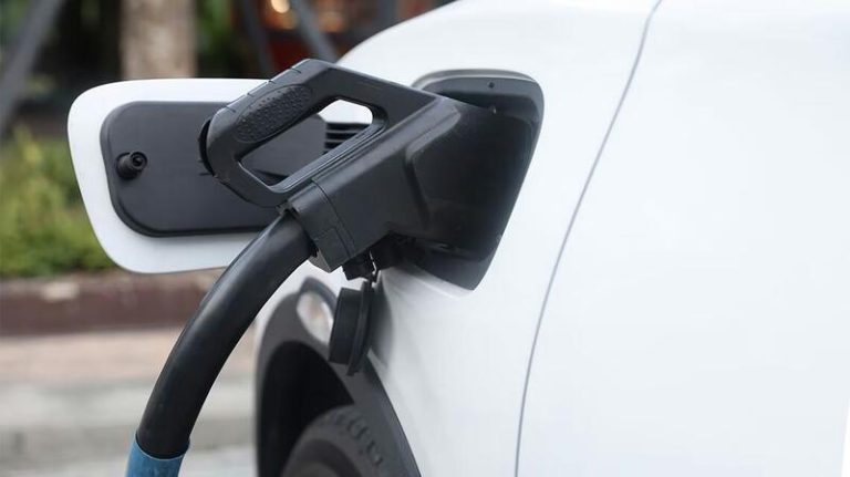 Adquirir vehículos eléctricos e híbridos será más fácil gracias a BBVA y a su nueva app