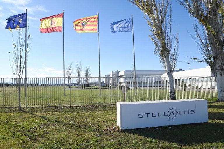 Vigo se inunda de demandas de los afectados por los motores Puretech de Stellantis