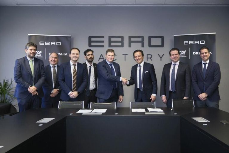 El acuerdo firmado entre CA Auto Bank y Ebro para financiar componentes de la firma automovilística