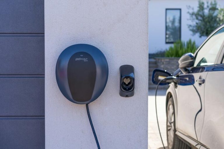 Pod Point llega a España con el cargador Solo S3 ideado junto a SeisSolar