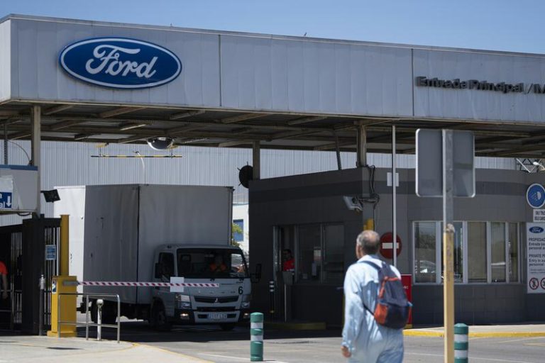 Ford parará 80 días su línea de vehículos y 50 la de motores en Almussafes