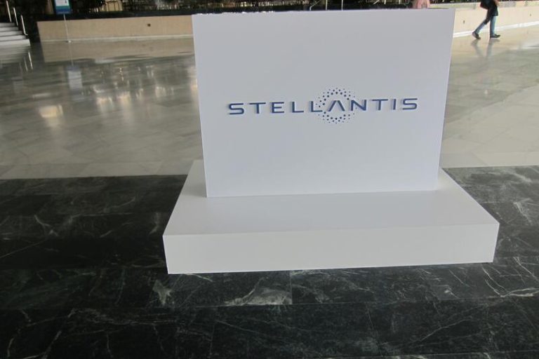 Stellantis vende Comau al fondo estadounidense One Equity Partners
