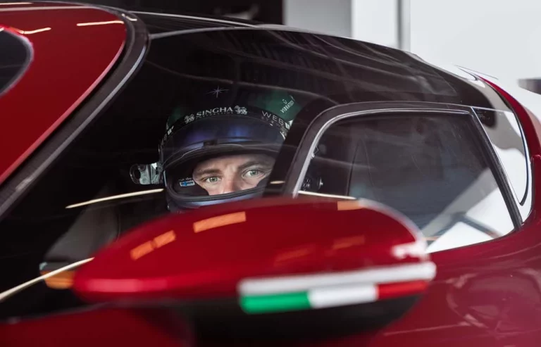 Bottas prueba en Balocco su próxima adquisición: el Alfa Romeo 33 Stradale