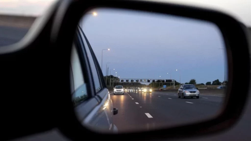 vista por un retrovisor