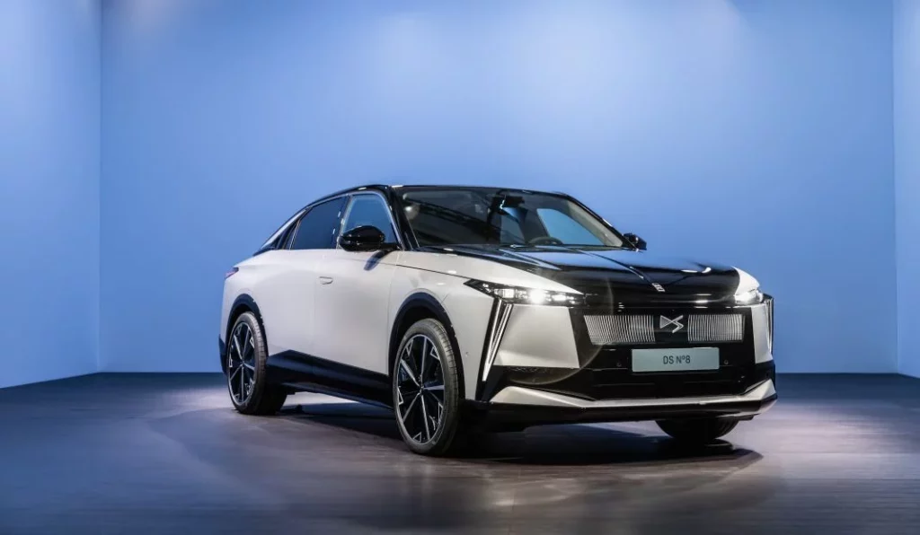 DS celebra en París su Jubileo de Platino: más de 200 joyas automovilísticas reúnen 70 años de historia 4 Motor16 DS No8 44 Motor16