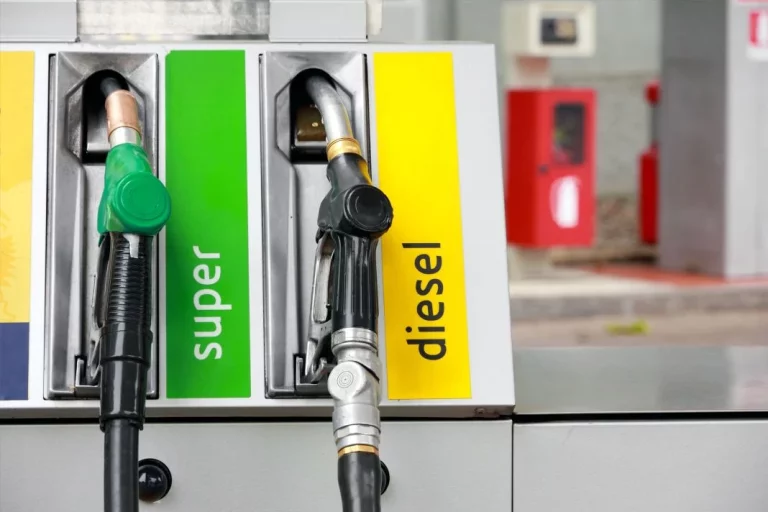 ‘Lo peor está por venir’: Expertos en energía avisan de lo que va a ocurrir en la gasolina y el diésel en cuanto pienses irte de vacaciones