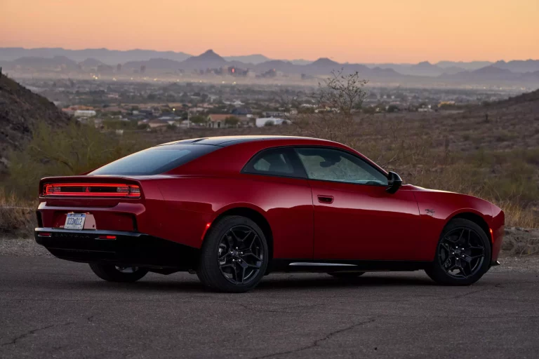 El Dodge Charger llegará a Europa en 2025, con motores térmicos y eléctricos