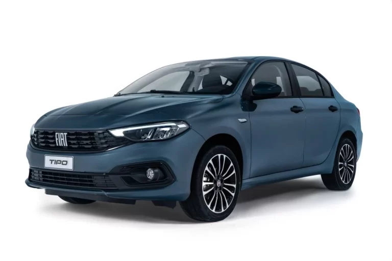 Uno de los coches más baratos del mercado es este Fiat Tipo sedán con motor diésel
