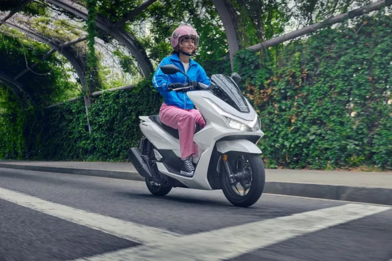 Nuevo Honda PCX125 2025: El superventas japonés se pone al día