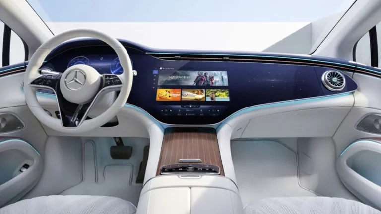 El cine en el coche ya está aquí de la mano de Mercedes-Benz