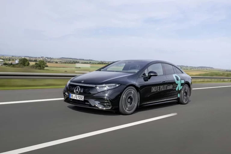 Mercedes-Benz ya tiene homologado el nivel 3 de conducción autónoma. ¿Hasta qué velocidad máxima?