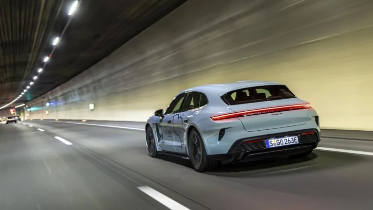 Porsche Taycan: la crisis de los eléctricos de lujo suspende su producción