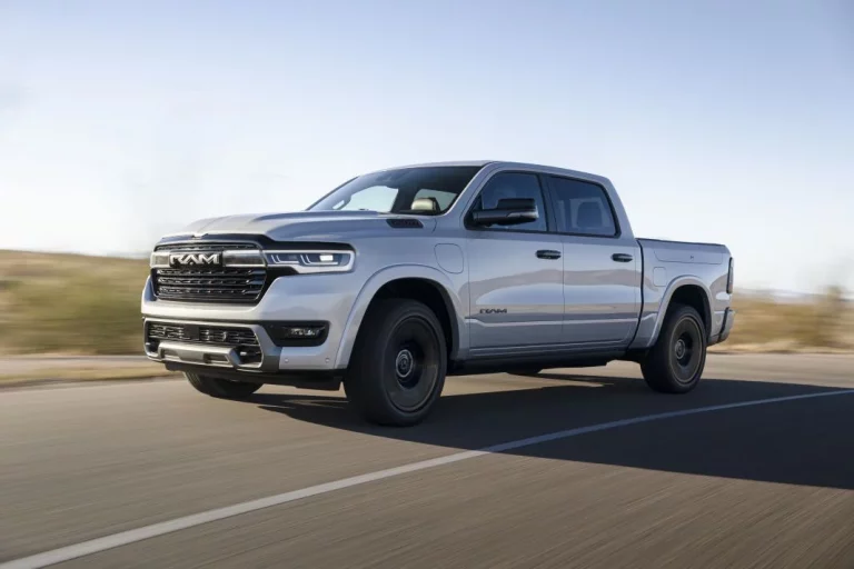 El Ram 1500 Ramcharger de autonomía extendida adelanta su llegada