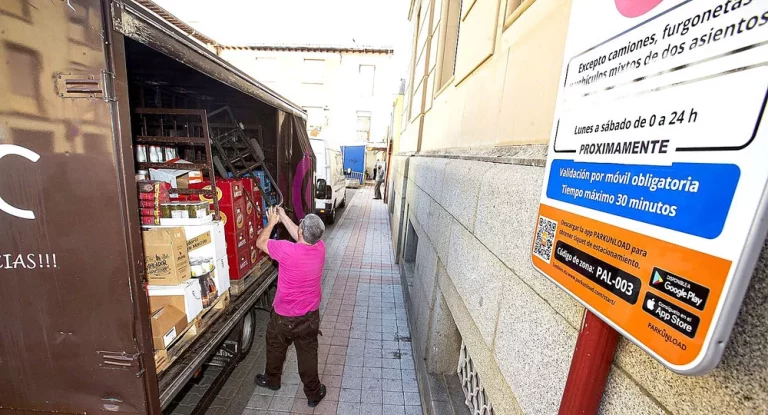 Si te han puesto una multa en ‘carga y descarga’, así la puedes recurrir y ahorrarte 200 euros