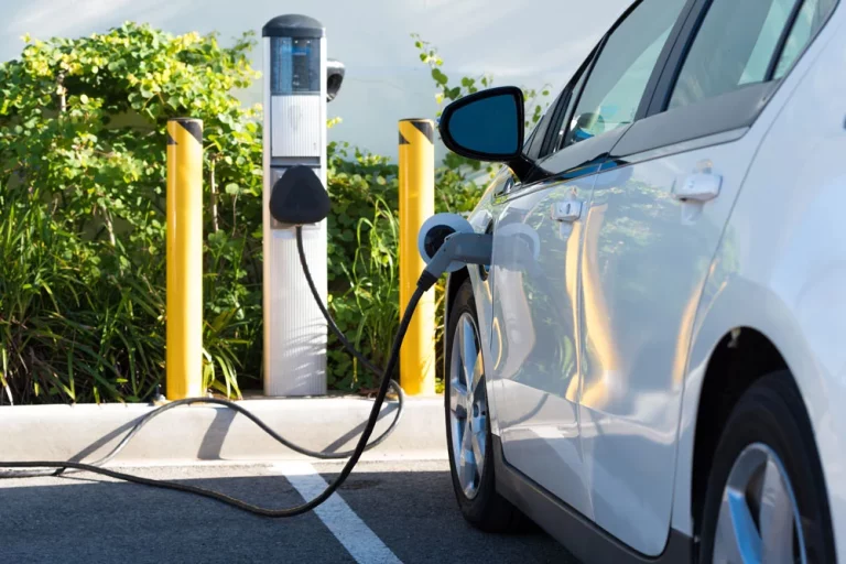 ¿Quieres un coche eléctrico? Esta empresa vende 30.000 tirados de precio para salvar la quiebra