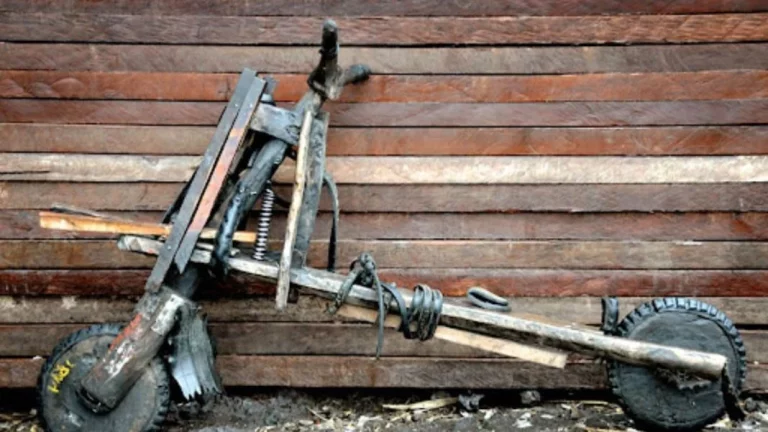 Chukudú: el artesanal patinete que fabrican en el Congo y que es tan inmortal como tu C-15