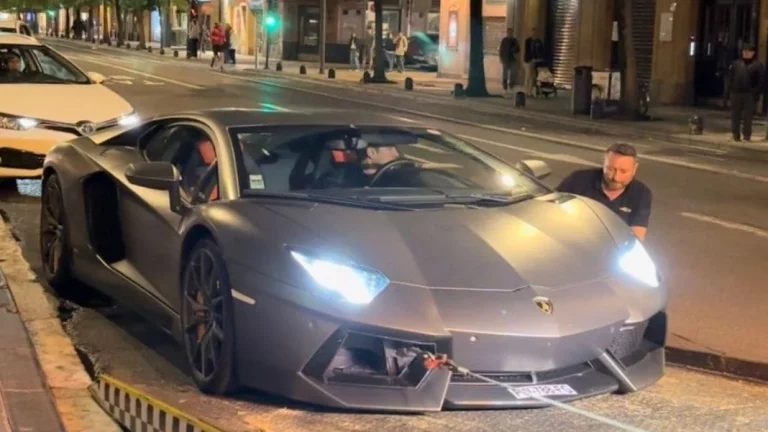El Lamborghini de 400.000 euros que se quedó tirado en el Boulevard de San Sebastián