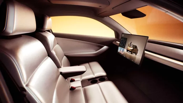 El mando a distancia con el que podrás conducir un Tesla CyberCab