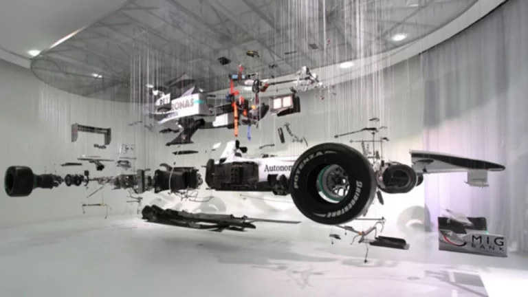 La obra de arte que ha costado destrozar el monoplaza de Fórmula 1 de Lewis Hamilton